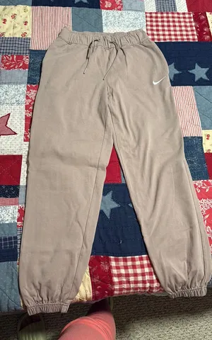 Nike Sweatpants thumbnail 1