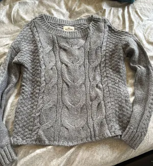 Hollister Sweater thumbnail 1