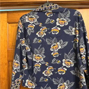 Vera Bradley Vintage Navy Floral Women’s Top Size Large thumbnail 3
