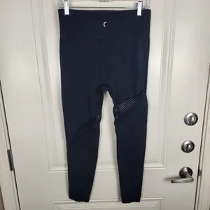 Zyia Active Black Angle 7/8 Grid Perforated High Rise Seamless Leggings Size M thumbnail 6