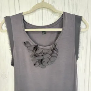 ANN‎ TAYLOR Floral Embellished Tank Top, Medium thumbnail 2