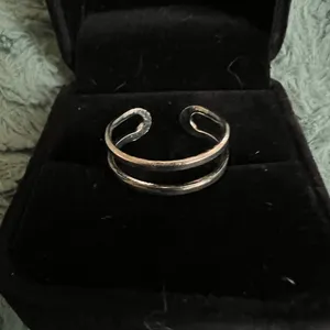 Women’s Stainless Steel Silver Adjustable Ring Size 7-9 thumbnail 2