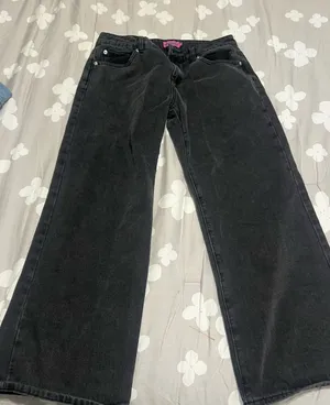 Edikted Black Wide-Leg Cropped Jeans with Subtle High Waist thumbnail 1