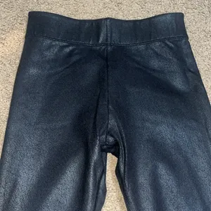 Alo‎ Yoga High Waist Airbrush Legging Crackled Performance Faux Leather Black XS thumbnail 4
