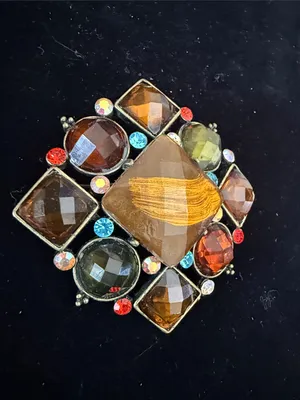 Vintage Art Deco Style Gold Tone Glass Stone Dimensional Pin Brooch thumbnail 3