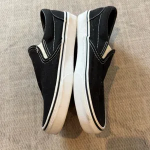Vans Classic Slip-On Black Canvas Sneakers Women 7.5 Men 6 thumbnail 3