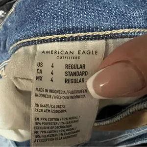 American Eagle Stretch Hi‎ Rise Ripped Distressed Mom Jeans thumbnail 14