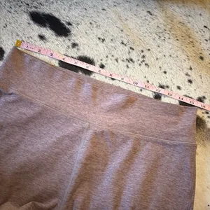 VUORI Mid Rise‎ Elevation Slim Bootcut pant in Hazel Heather Size Large thumbnail 7