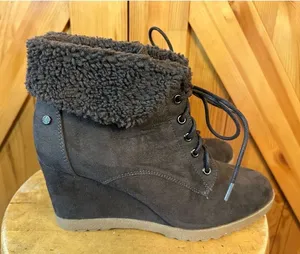 Dana Buchman Brown Lace Up Wedge Ankle Booties Fur Trim Faux Suede Upper Helma 9 thumbnail 1