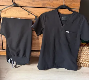FIGS Black Livingston Pants High-Waisted Scrub Pants + Top Set thumbnail 1