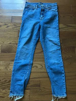 GAP Women’s Skinny Jeans in Medium Blue Wash Vintage Slim Sz 26R high rise thumbnail 1