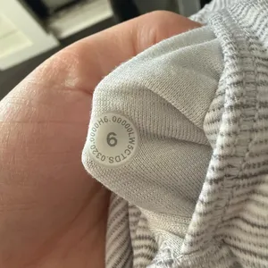 Lululemon Women’s 6 Heather Gray Align Pants thumbnail 5