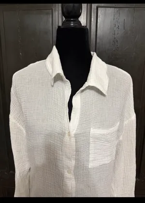 Shade shore Button down crinkle gauze Long sleeve White blouse - Size Small. ***Refer to measurement’s. Gently warn and like new condition. polyester. Measurements approximately 20” from armpit to armpit x 26” long. Non-smoking home . Priced at as is condition. Don’t like my price make a reasonable offer! And thank you for checking my closet! thumbnail 3