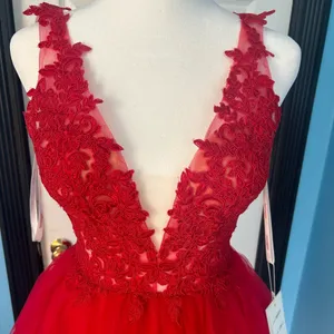 Prom girl dress thumbnail 2