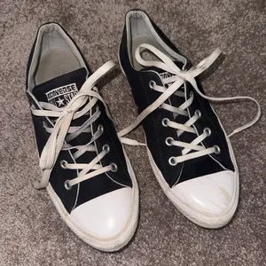 Converse Women’s Sneakers sz 8 ✨ thumbnail 1