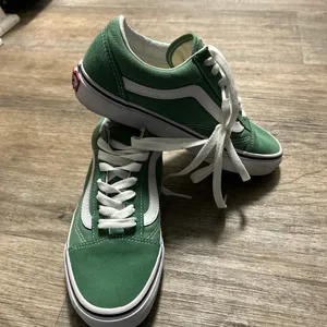 Green Vans Old Skool Women’s thumbnail 2