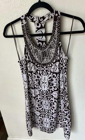 FashionY2K #Retro #chic style INC International Concepts Beaded Halter #Geometric #Damask Dress - Size M Design: Beautiful geometric/damask print in dark brown and white tones. Neckline: Spectacular halter neck, completely decorated by hand with fine rhinestones, white / gold beads and crystal applications that shine beautifully. Material: Soft and elastic fabric of excellent quality (92% Polyester, 8% Spandex) that fits the body very well without losing comfort. Garment condition: Used in excellent physical condition, without labels. Transparency note: It has a minimal detail on one side of the strap where a few pearls were unstitwned (see last detail photo), however, it is practically imperceptible when used and does not affect the general aesthetics or structure of the dress at all. The rest of the central rhinestones are intact. Ready for immediate shipment! Give this beautiful piece a second life. Combine thumbnail 1