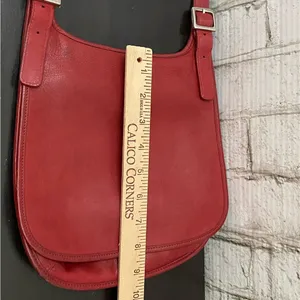 Vintage COACH 9131 Legacy Saddle Red Leather Flat Crossbody Shoulder Bag thumbnail 8