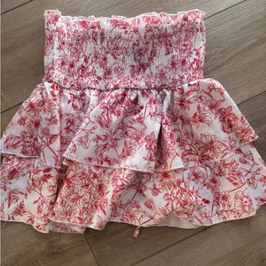 Floral Pink Women's Shorts NEVER WORN Willing to accept offers!!! thumbnail 2