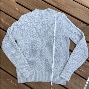 Abercrombie Nice crewneck sweater LIKE NEW💙 thumbnail 4