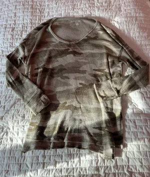 American Eagle Camo Waffle Knit V-Neck Oversized Top Size XS thumbnail 1