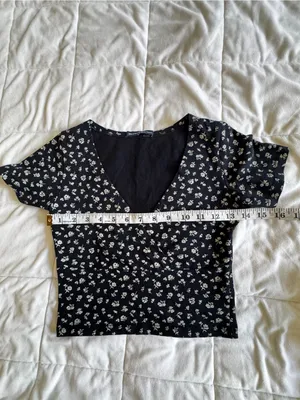 Brandy Melville Navy Floral Crop Top thumbnail 7