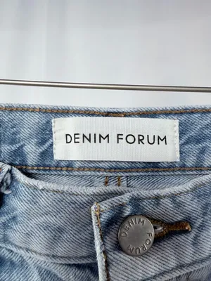 Denim Forum The Romy Mid Rise Classic Straight Leg Jeans Light Blue 23 x 30 Long thumbnail 3