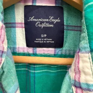 American Eagle Outfitters Green and Purple Plaid Button Down‎ Shirt Size Small thumbnail 3
