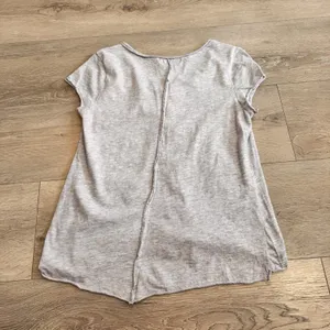 Tresics Gray Top Size Medium Henley‎ Short Sleeve Shirt Rolled Hems thumbnail 2