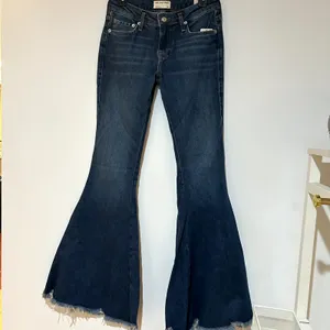 We The Free Free People Daisy Blue Emre Low-Rise Flare Jeans NWT Size 26 thumbnail 2