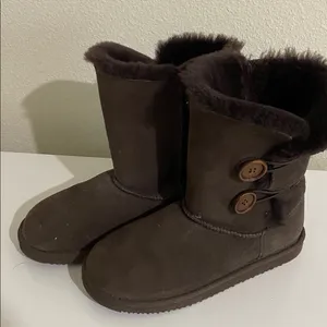 Cozy Brown Winter Boots Size 8 thumbnail 1