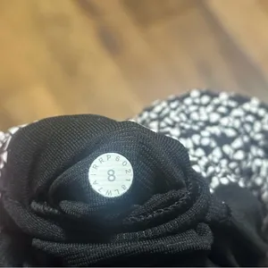 Lululemon Hotty Hot Short II *2.5" Monochromic White / Monochromic Black Size 8 thumbnail 7