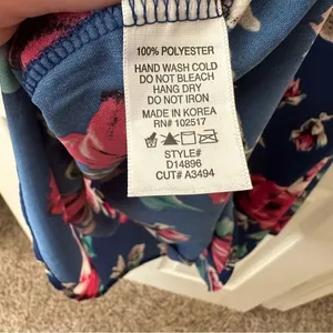 Short sleeve floral mini dress women’s size small blue, pink, and red, roses thumbnail 6
