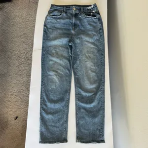 American Eagle Mom Jeans thumbnail 2