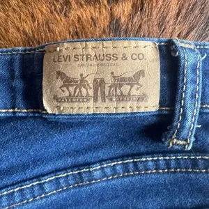 Levi’s Low Rise Denim Stretchy Booty Shorts With Cuff Size 26 Blue thumbnail 4