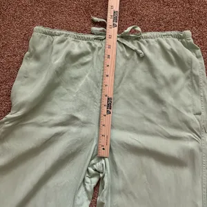Silk Tommy Bahama Capri Pants Women's Med Macha Green Drawstring Pockets Lagen thumbnail 6