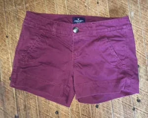 American Eagle size 4 midi stretch maroon shorts thumbnail 1