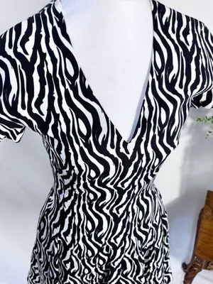 💥REISS Black White Zebra Fit & Flare V Neck Mini Dress Pockets Sz 2 💛 thumbnail 7
