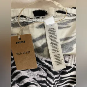 SKIMS NWT Sleep Cami Set Black and White Snow Tiger Print Pajama Set Size L thumbnail 7