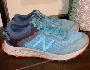 New Balance Women's Fresh Foam Arishi Trail V1 Sneakers Size 8.5 EUC thumbnail 1