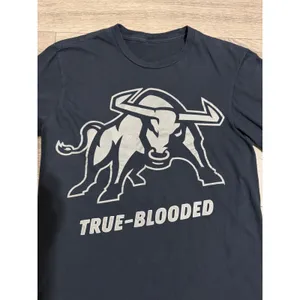 Utah State University Aggies Navy Blue Graphic T-Shirt True-Blooded Bull Silver thumbnail 2