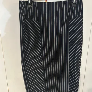 Navy Pinstripe Pencil Skirt - Sleek Office to Evening Wear thumbnail 4