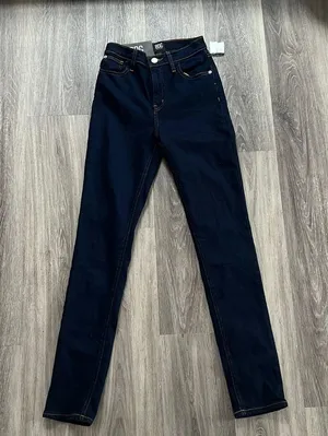 NWT BDG Girlfriend High rise Dark Wash Skinny Jeans 25 Women’ss Stretch. Casual thumbnail 2