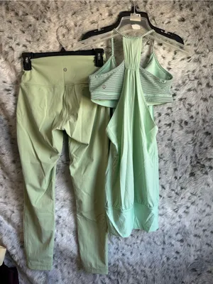 559. Lululemon capri set 2pc sz 6 bundle thumbnail 2