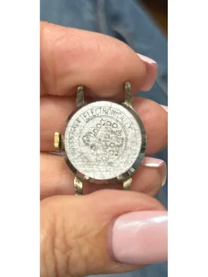 Harvester Vintage Gold Watch - Unique Collectible thumbnail 3