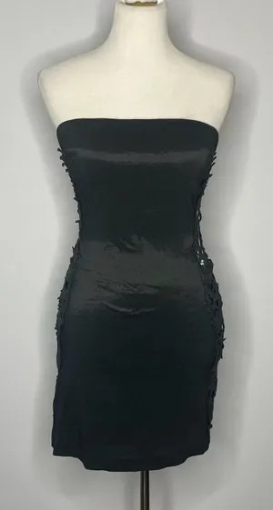 Ynes- Black Strapless Dress with Crochet Detail on the Side thumbnail 1