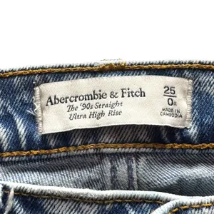 Abercrombie & Fitch The 90s Straight Ultra High Rise Distressed Jeans 25 0 thumbnail 3