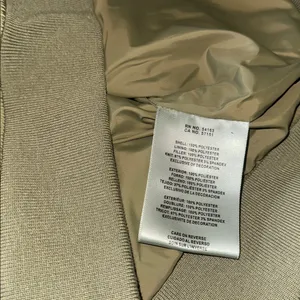 NWT Levi's Women's Diamond Quilted Bomber Jacket Olive Tree Small thumbnail 10