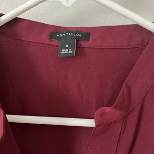 Burgundy long sleeve blouse in size M from Ann Taylor thumbnail 4