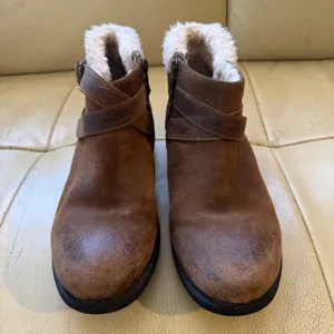 UGG Elora Brown Suede Shearling Lined Buckle Ankle Boots 1095151 Womens 9‎ thumbnail 8
